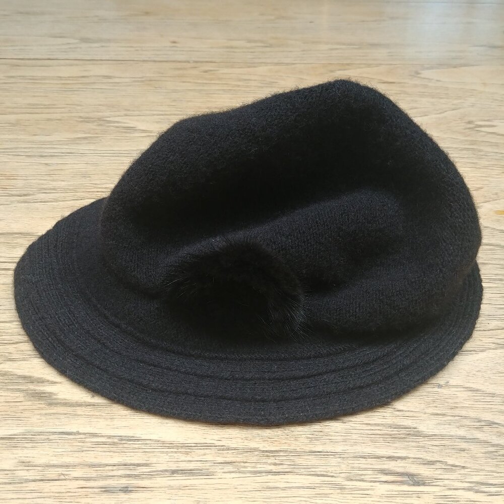 Women's soft floppy black wool hat beret style with brim
